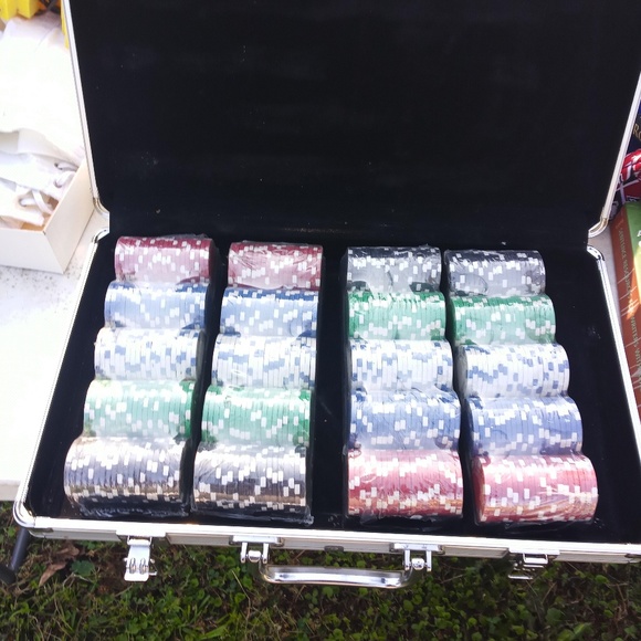 Poker chips - Picture 1 of 1